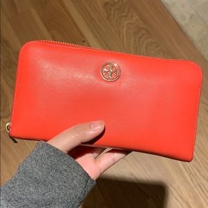 Tory Burch Robinson Zip Around Wallet 🍊